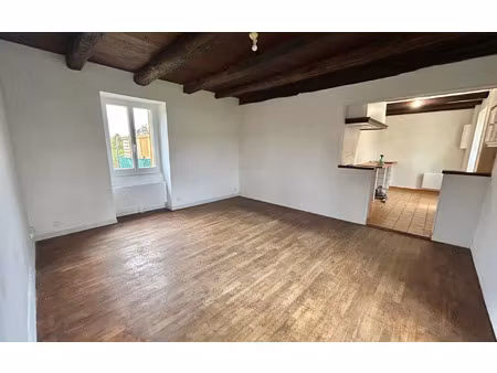 location maison  m² t-3 à sainte-marie-de-chignac  550 €