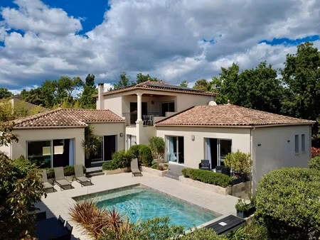 maison de luxe à vendre dans le quartier comédie