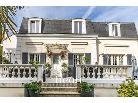 maison de luxe à vendre dans le quartier bac-bécon-flachat-gare