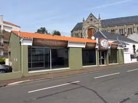 vente bureaux et commerces à challans (85300) : à vendre / 136m² challans