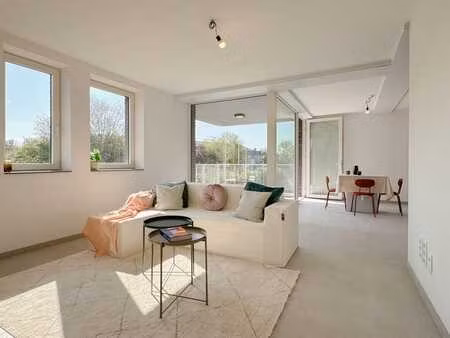 ruim 2-slaapkamerappartement met terras nabij centrum