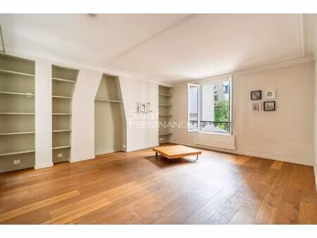 paris 17ème eglise des batignolles. 2 pièces 1 chambre.