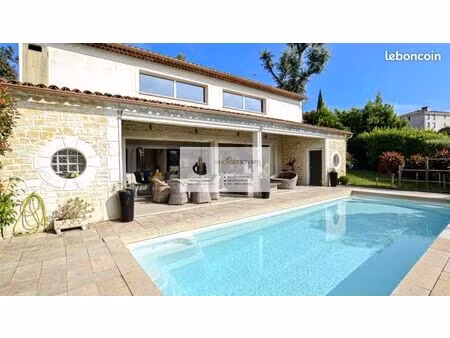 villa 5 pièces 207 m²
