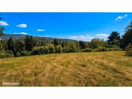 terrain 3 070 m² grasse