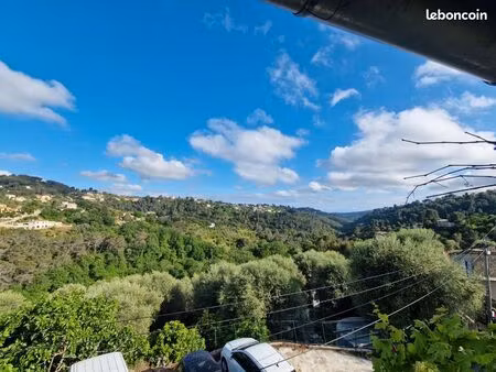 appartement 3 pièces dans maison paysanne à colomars
