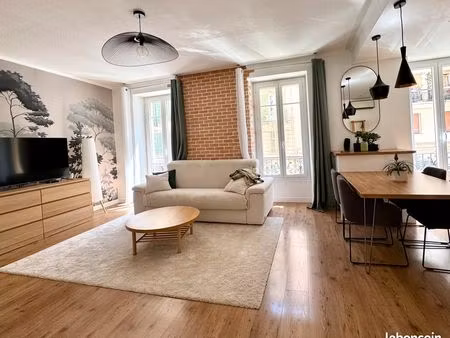 lumineux t3 de 60 m² avec balcon – nice le port / riquier