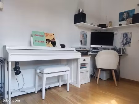 grandes-carrières  proche montmartre – 2 pièces avec balconnet  vue dégagée  lumineux et a
