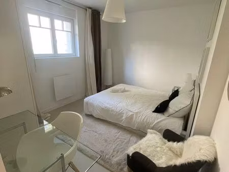 particulier propose belle chambre meublée