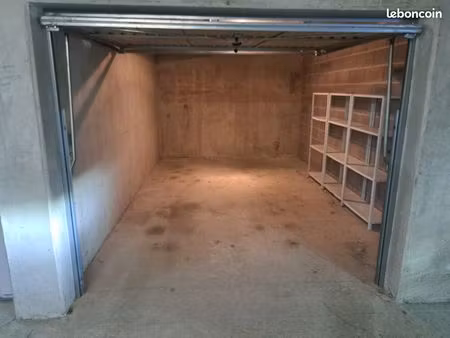 parking box fermé dans copropriété sécurisée