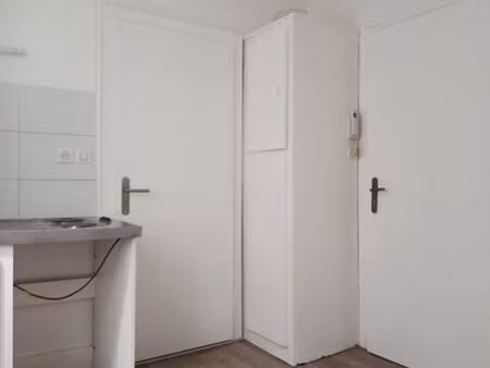studio 1p rénové centre ville douche wc cuisine