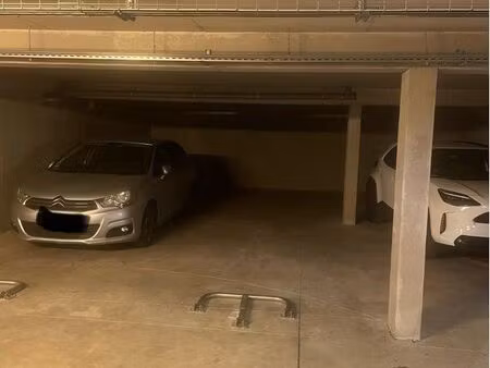 vends double place de parking en sous sol sécurisé