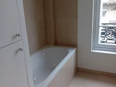 local 98 m²