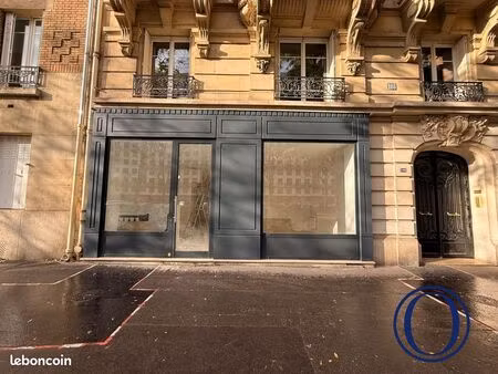 local 77 m² paris