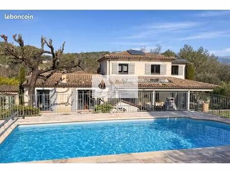 villa 7 pièces 196 m²