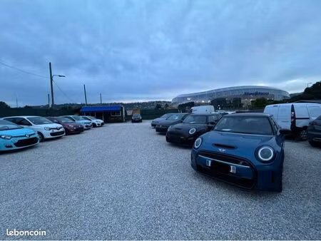 local commercial parc automobile