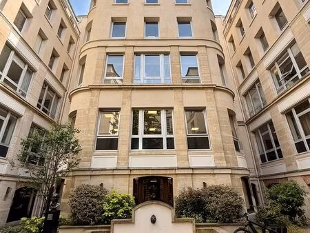 nous proposons 16 postes de travail dans nos bureaux s-factory  en plein centre de paris (