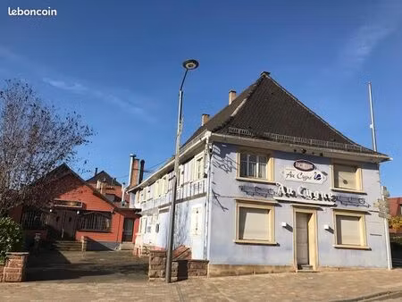 ensemble immobilier restaurant  appartement  terrasses  dépendances