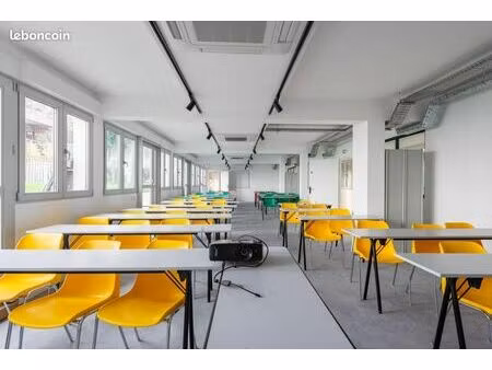 bureau 585 m²