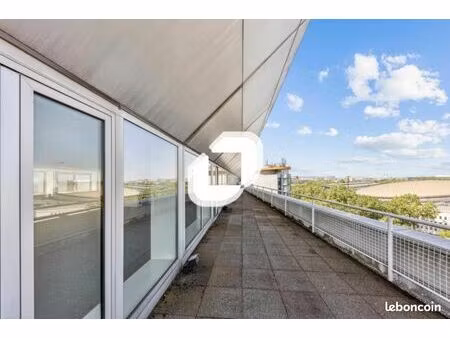 bureaux 4 457 m²