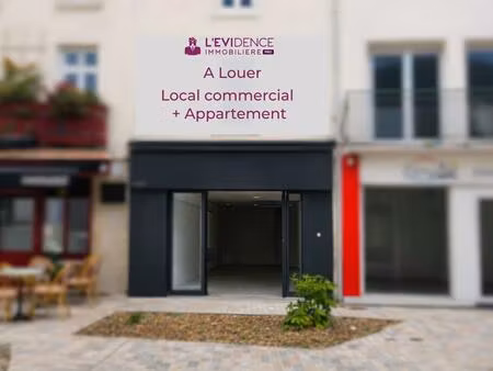 a louer à savenay  ensemble immobilier composé d'un magasin et d'un appartement de 3 chamb