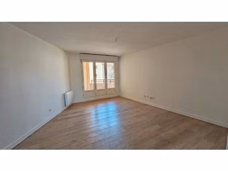 à louer – appartement t3 de 70 m² - villeneuve les avignon centre
