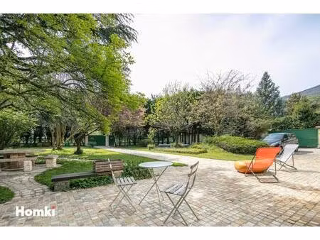 maison des années 70 de 226 m² sur environ 1500 m² de terrain - un havre de paix à deux pa