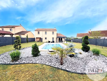 jaillon maison récente avec piscine 3/4 chambres prest