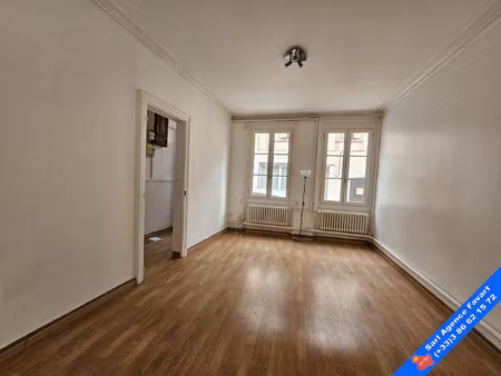 maison de ville avec cour.