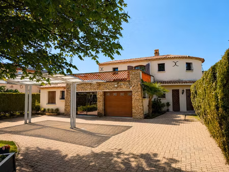 maison t6 de 244m2 sur 1900m2 de terrain