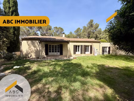 uchaux - belle maison avec 8500m2 de terrain
