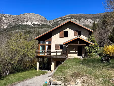 maison avec vue et grand terrain