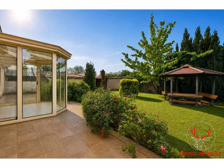 maison 6 pièces 4 chambres avec jardin 374m² -vaulx-en-velin village proche lyon