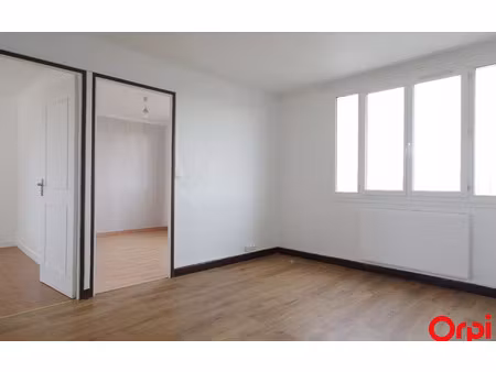 location appartement  m² t-3 à saint-priest  878 €
