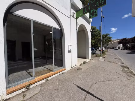 location commerce 80 m² à aubagne (13400)