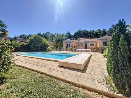 belle propriété dans une impasse au calme avec piscine