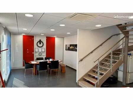 local commercial en colocation avec vitrines