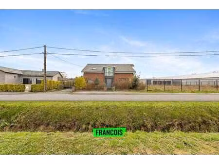 maison individuelle avec grand terrain  dépendances et manè…