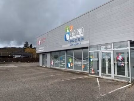 local commercial 370m2 avec grandes vitrines