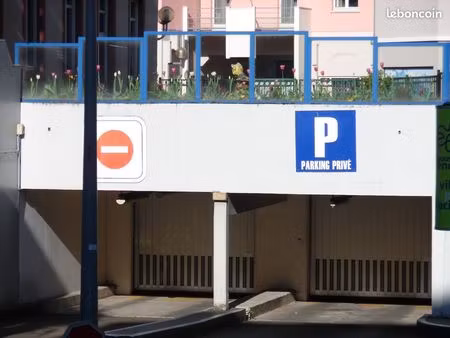 parking en sous-sol cour des maréchaux