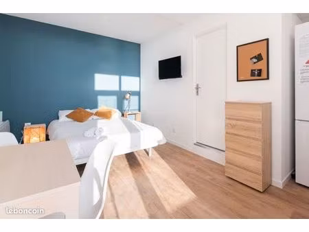 beau studio meublé 23m3 avec terrasse privative - place aux herbes