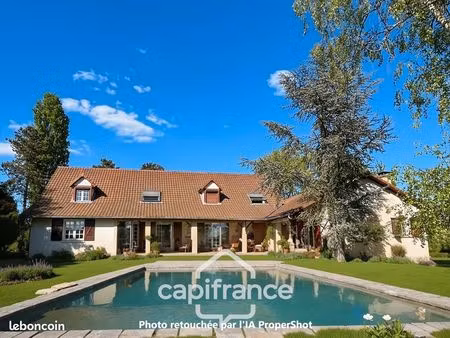 maison 9 pièces 236 m²