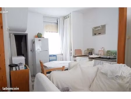 bien offrant 2 chambres  1 bureau  cour  cave - amiens – quartier sainte anne