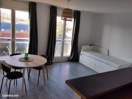 studio rénové meublé 32m2 la madeleine centre