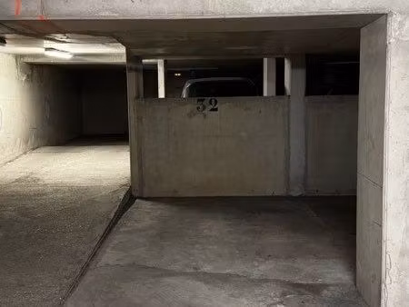parking sécurisé 12m2