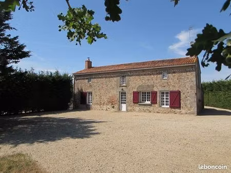 maison d'habitation et grand garage