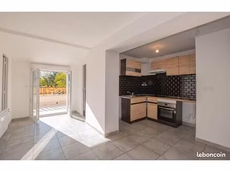 particulier loue appartement t3 de 81 m2 au sol