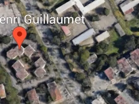joli appartement t1bis meublé de 33 m2 au dernier étage avec park + cave proche métro joli