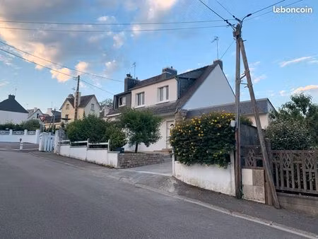 auray - centre-ville – loue maison - 6 pièces - 4 chambres - non meublée de 120m² + vérand