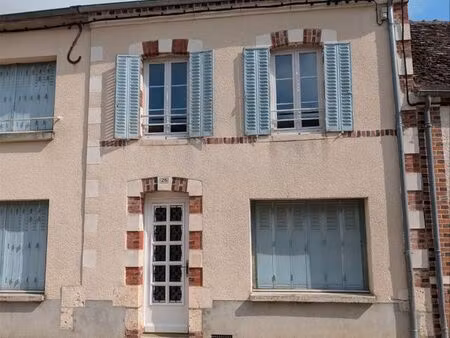 : à louer - charmante maison de 70m² avec 2 chambres et cour privative avec barbecue - 400