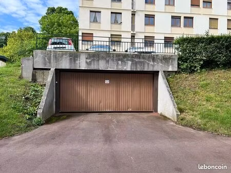 place de parking sécurisée - évry (mousseau)